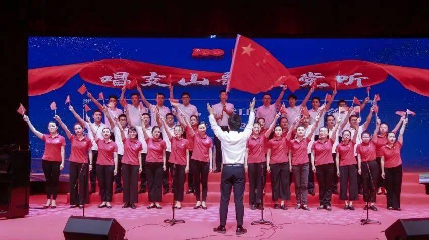 金庸一生的痛:起因10元小费,朱玫与他决然离婚,长子跳楼自杀