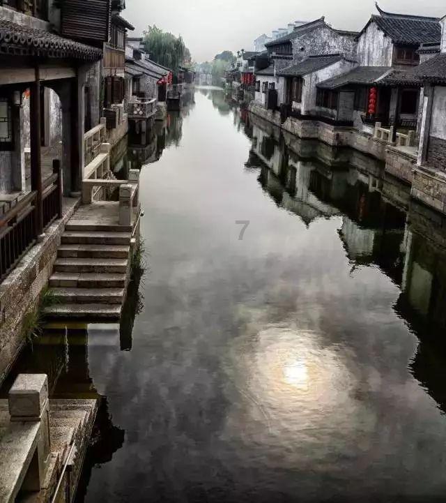 李湘惊艳复出!五官发福却更显富态,与李维嘉直播亲密似姐弟